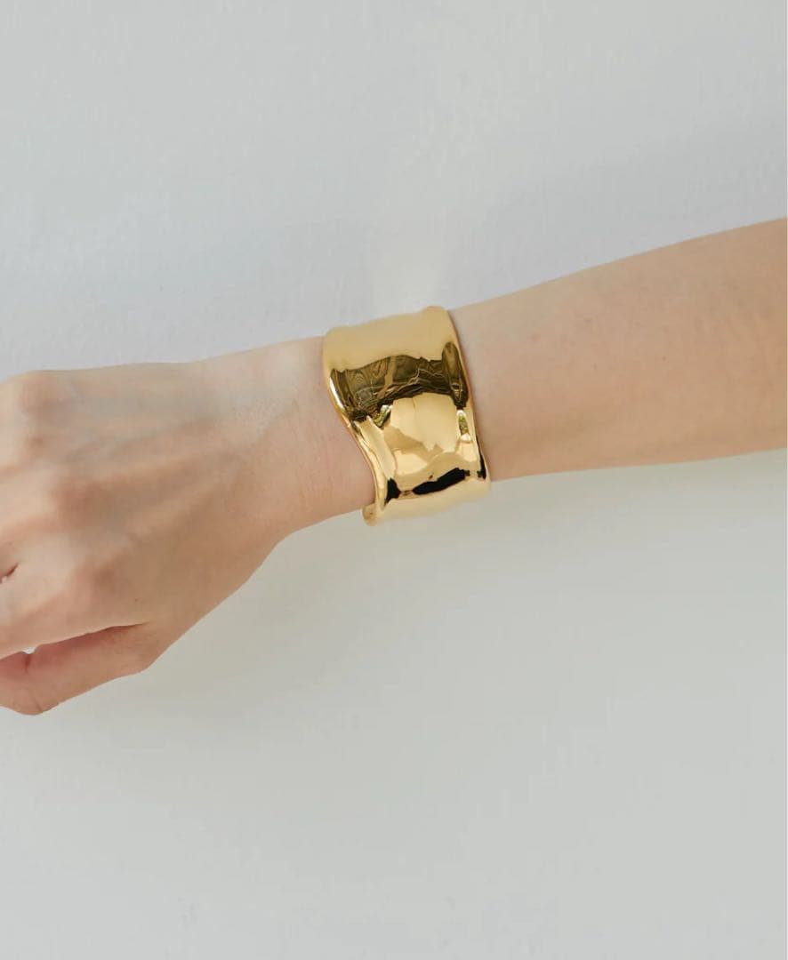 OTO.HAウェーブ形状 ゴールドメタルバングル