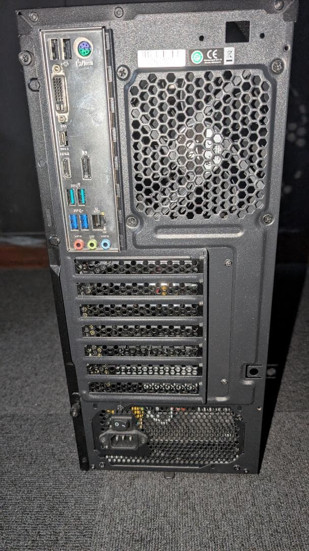 デスクトップPC　DDR4 メモリ16GB 部品取りにでも