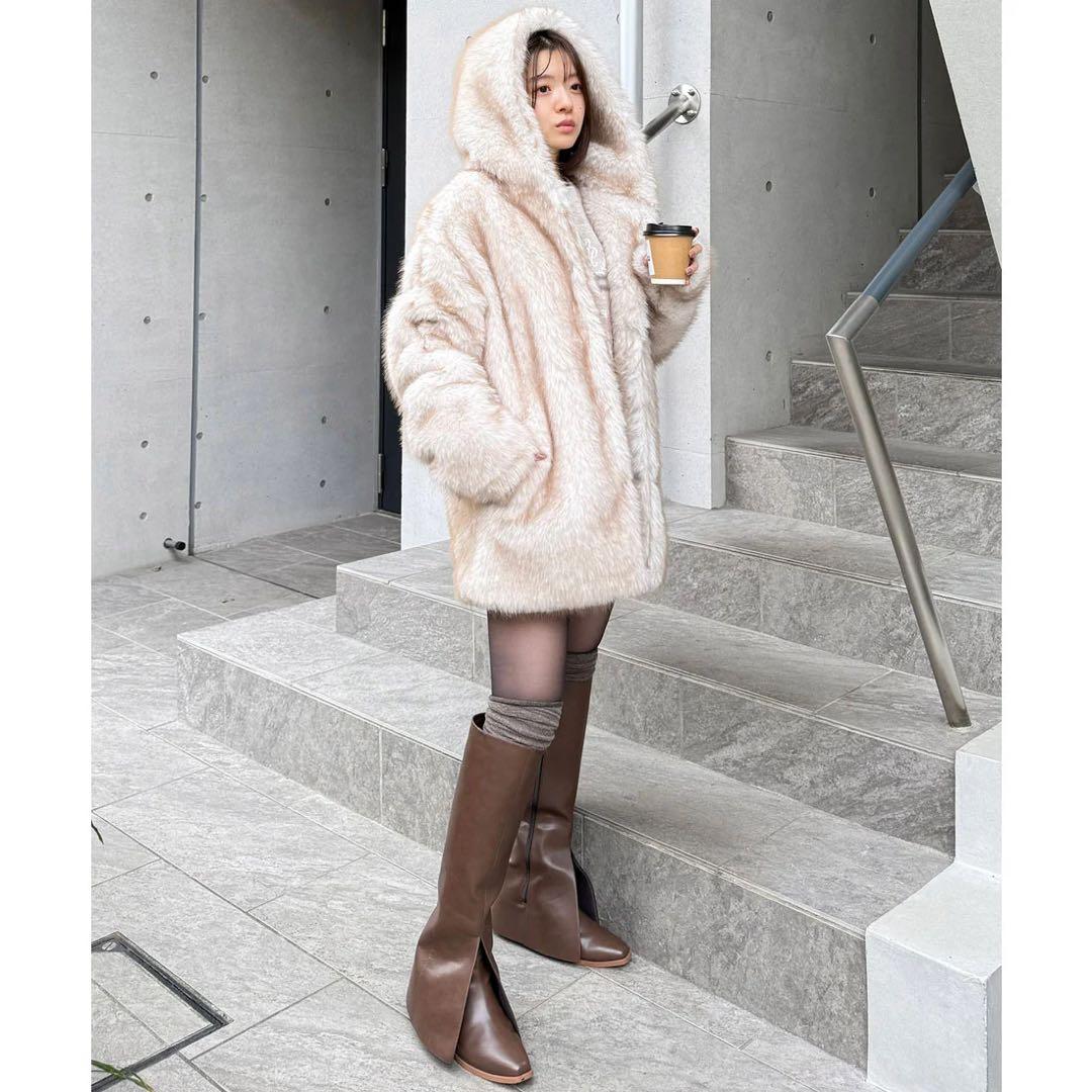 新品タグ付き ロイヤルパーティー フーディーファージャケットコート ベージュ