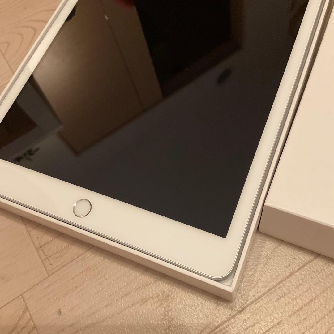 美品 iPad 第8世代 シルバー　Wi-Fiモデル