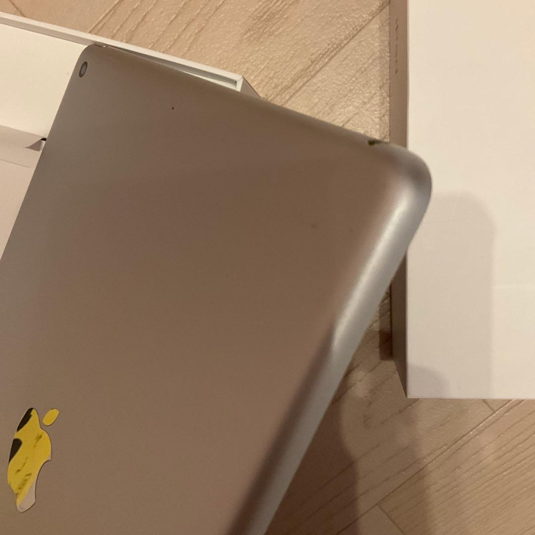 美品 iPad 第8世代 シルバー　Wi-Fiモデル