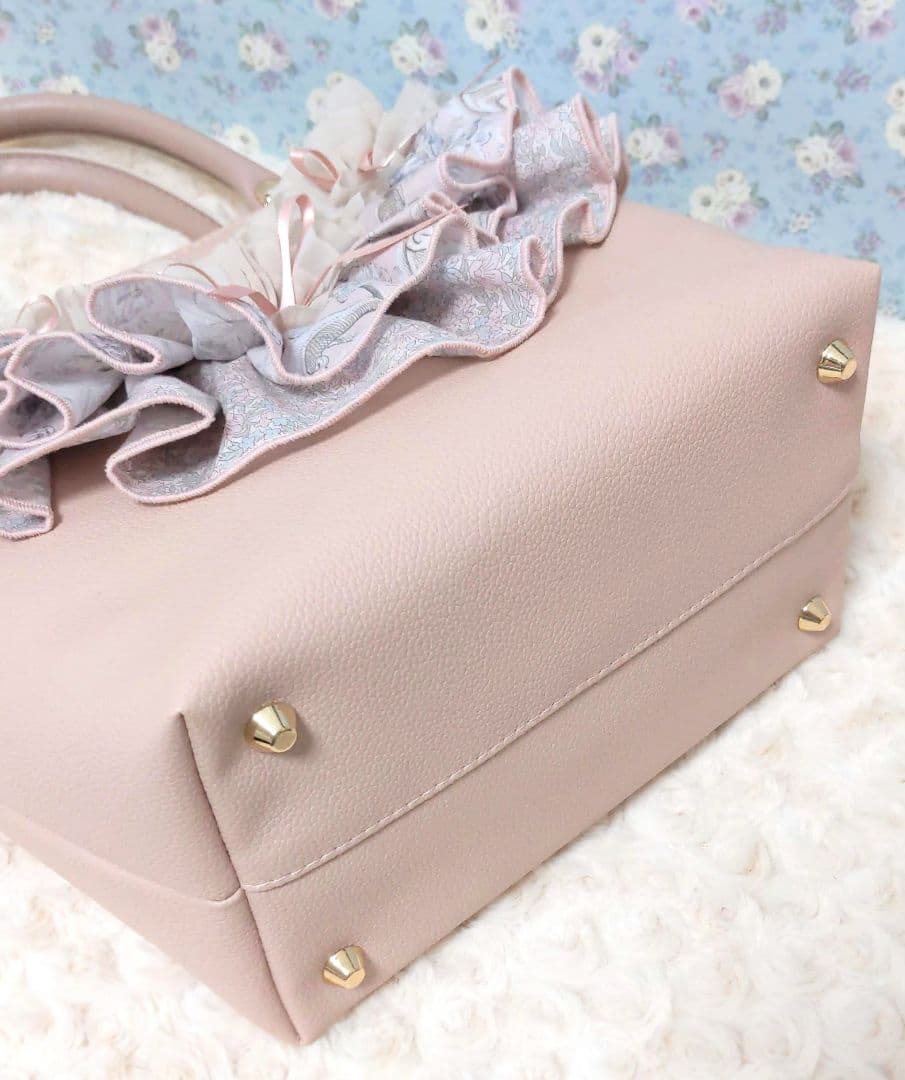 新作　フリルが主役のフラップファスナー付トート　アレキサンダーマーブル