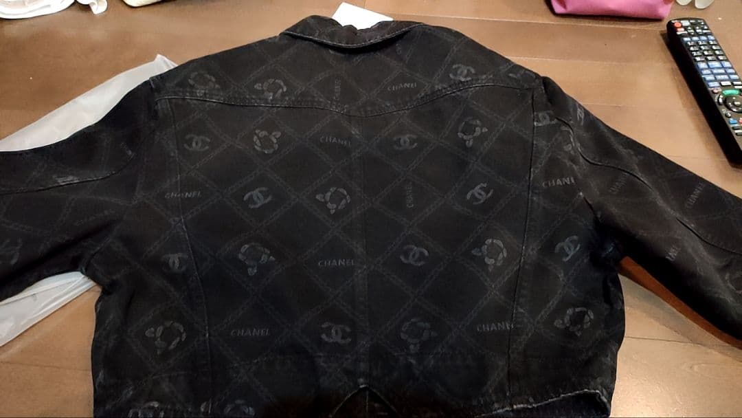 希少　　CHANEL　デニム　ジャケット　黒　36サイズ　　МからLサイズくらい
