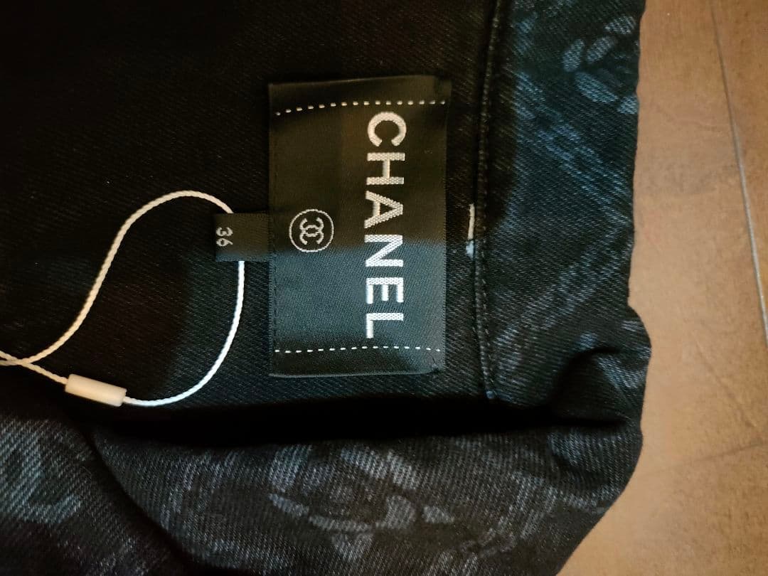希少　　CHANEL　デニム　ジャケット　黒　36サイズ　　МからLサイズくらい