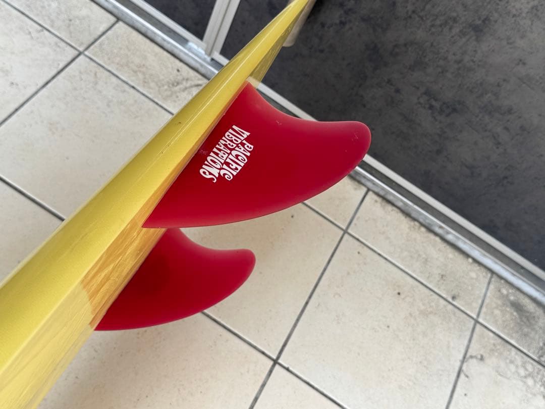 サーフボード　ハンティントンフィッシュ　ツインフィン フィン付き