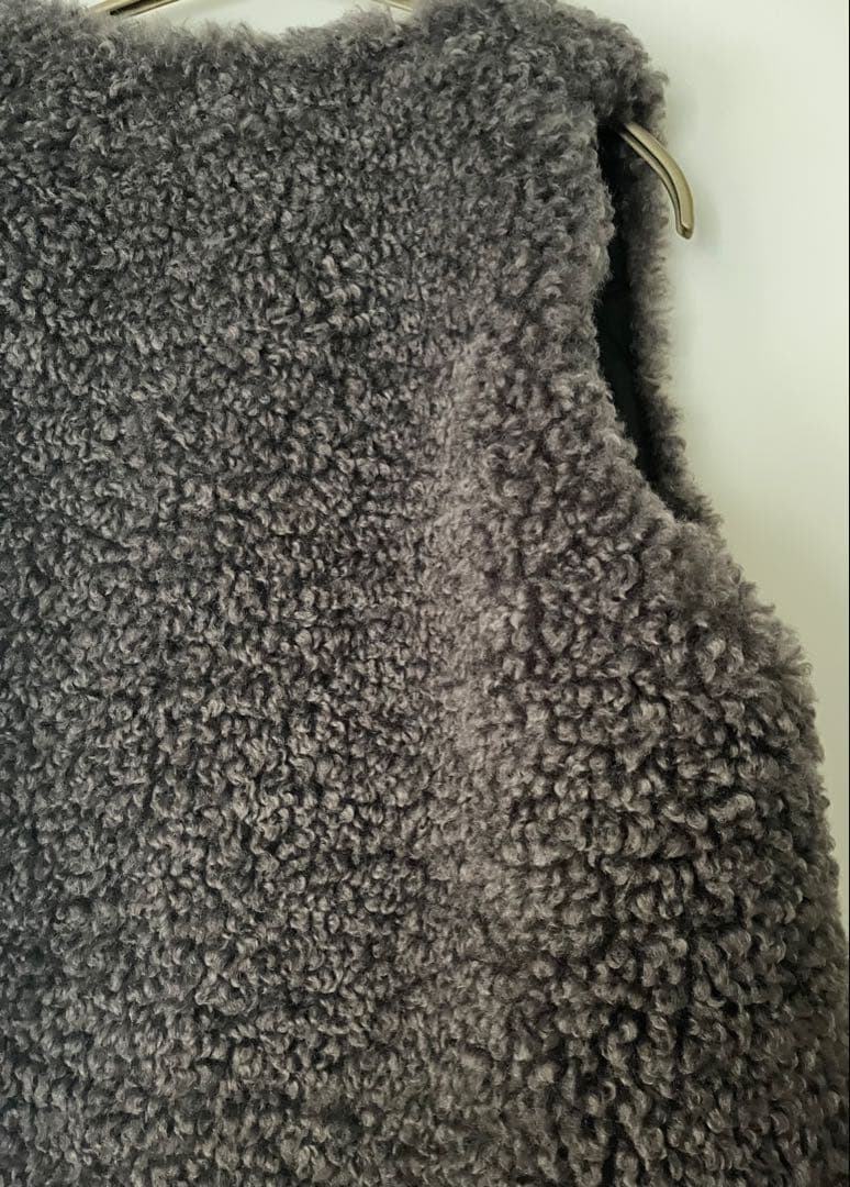 カレンソロジー　リバーキルトファーベスト