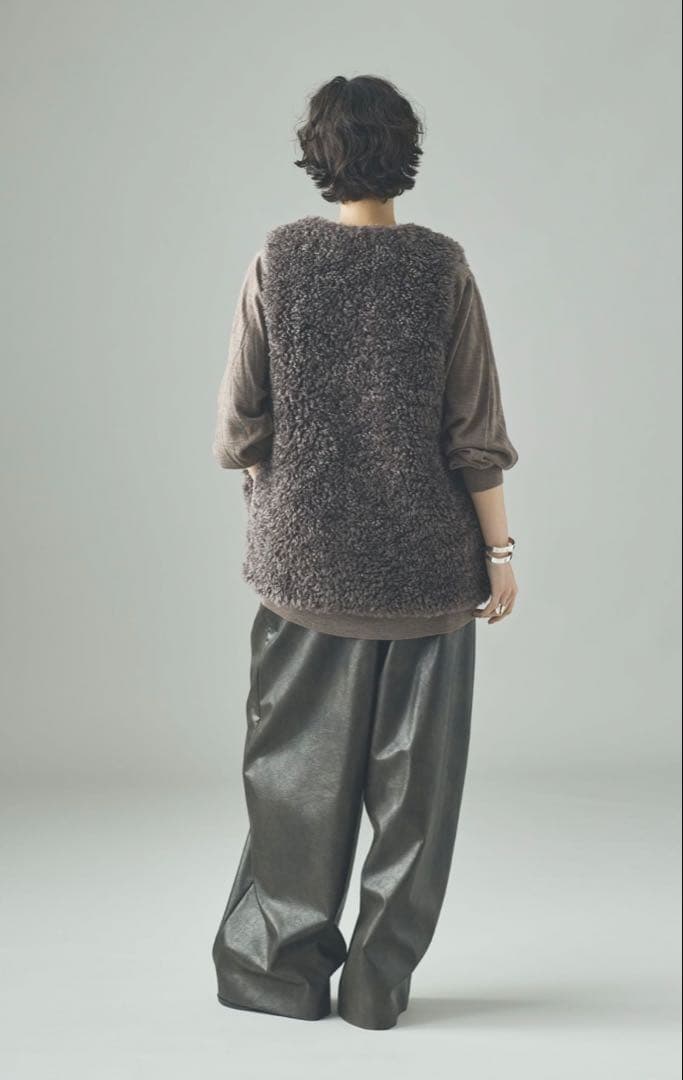 カレンソロジー　リバーキルトファーベスト