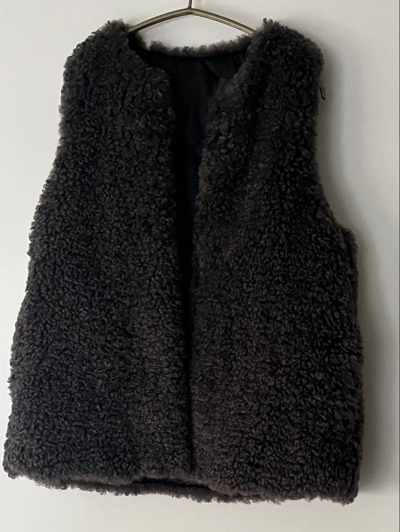 カレンソロジー　リバーキルトファーベスト