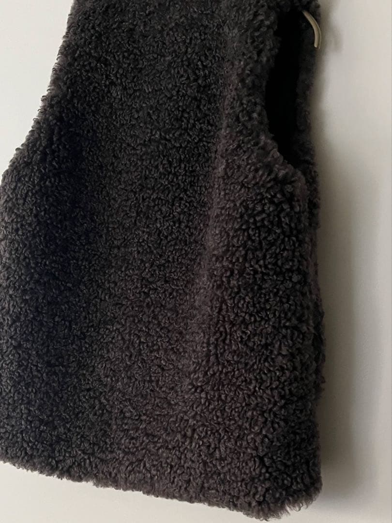 カレンソロジー　リバーキルトファーベスト