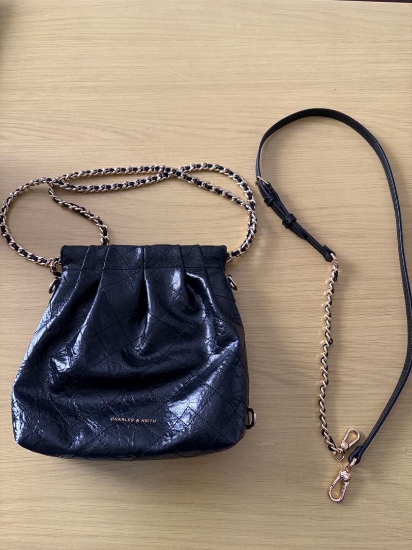 CHARLES & KEITH ブラック バッグ