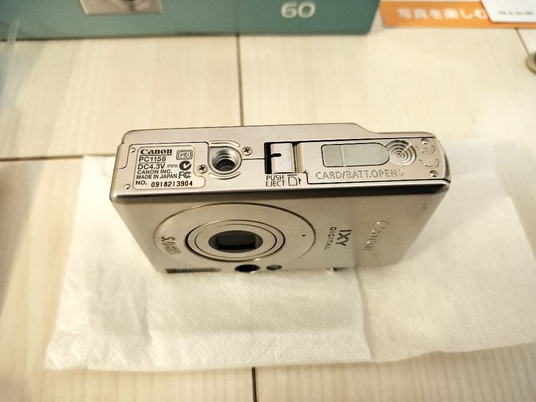 Canon IXY DIGITAL 60 本体と付属品