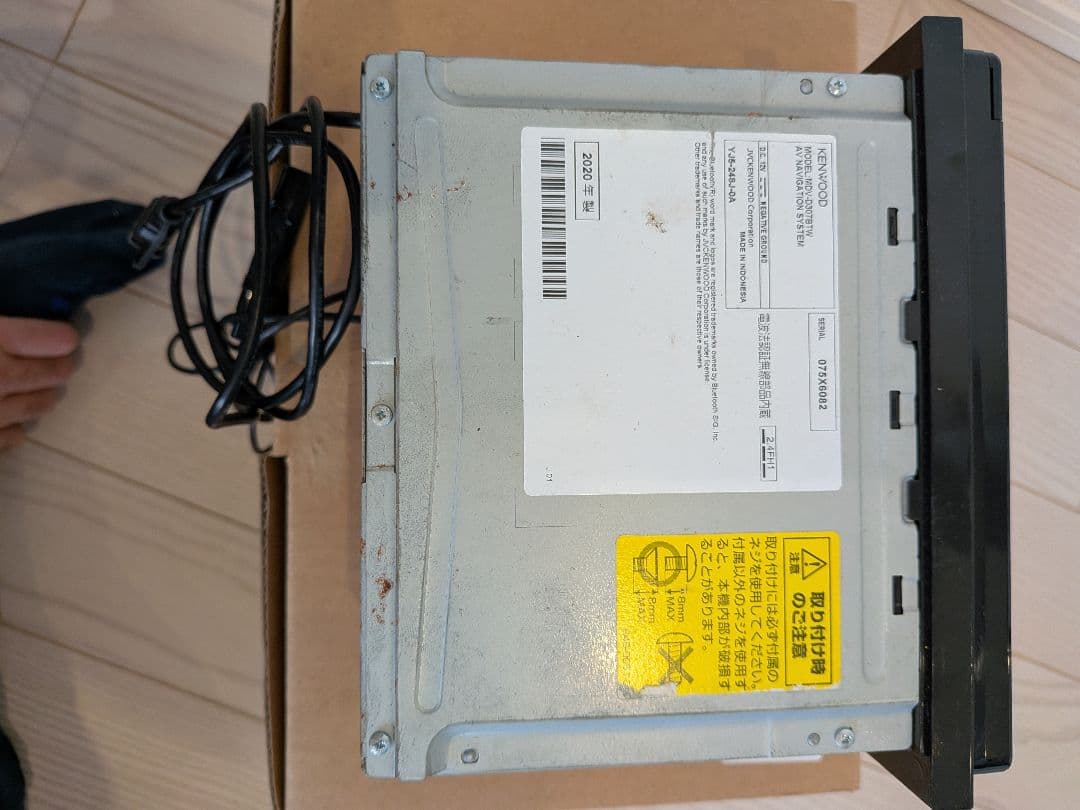 KENWOOD製 カーナビゲーション MDV-D307BTW 7V型ワイド