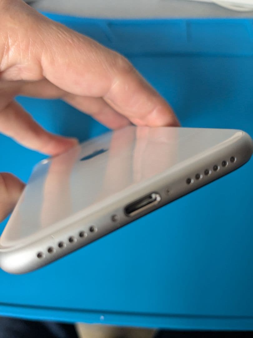 iPhone SE 2 中古 ホワイト 64GB