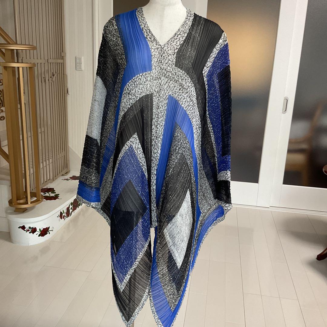 プリーツプリーズイッセイミヤケ　ポンチョ