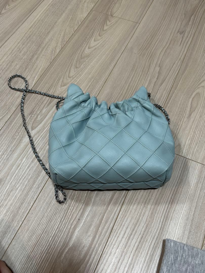 ライトブルー キルティング パーティーバッグ
