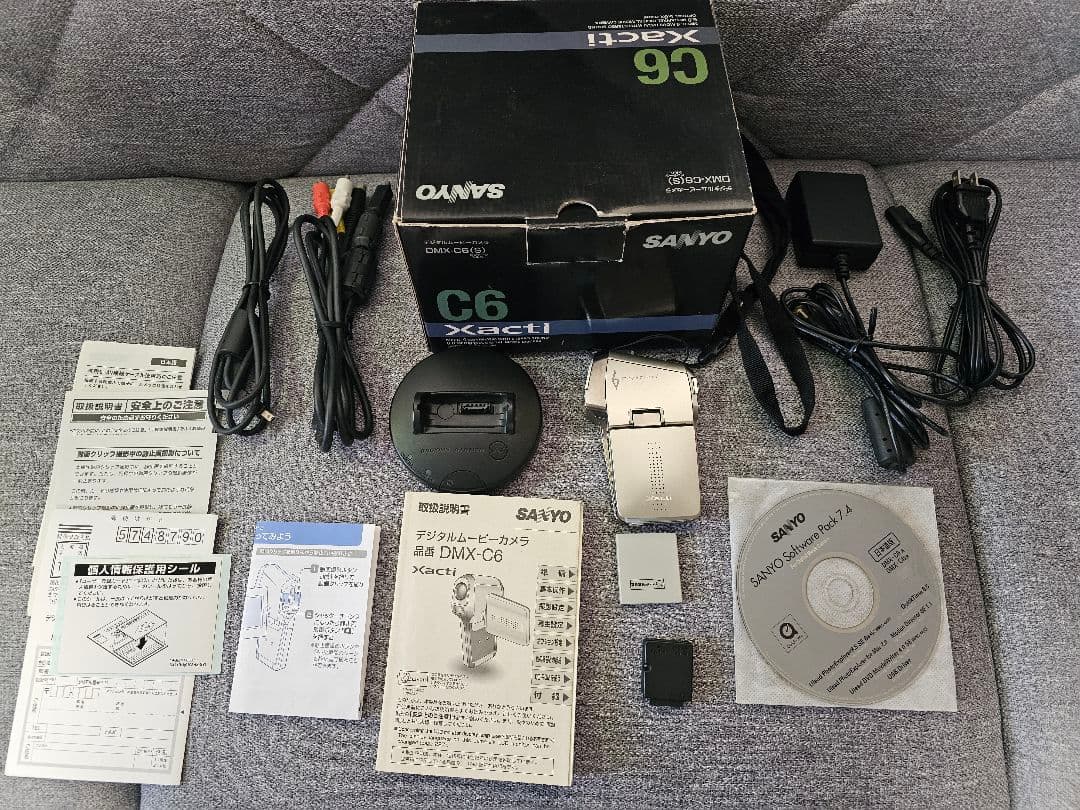 【美品】SANYO サンヨー Xacti DMX-C6型 ビンテージシルバー