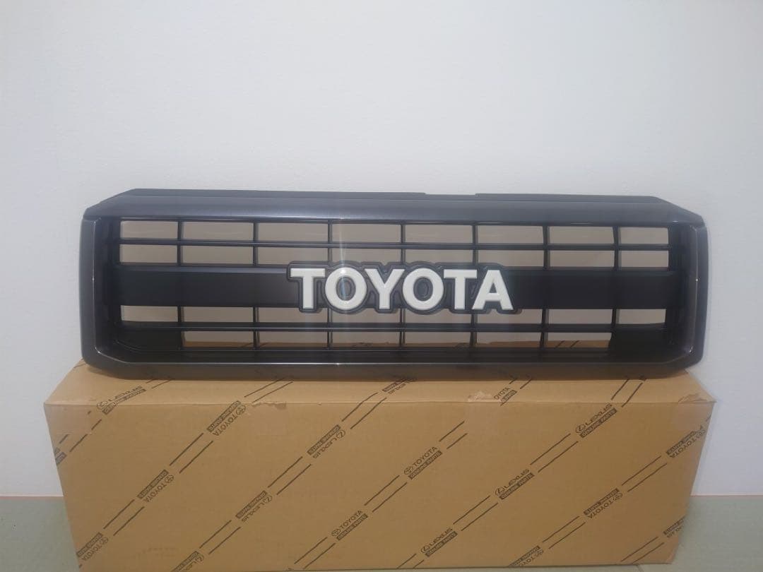 再販ランドクルーザー70・70周年ラジエーターグリルグレーメタリック