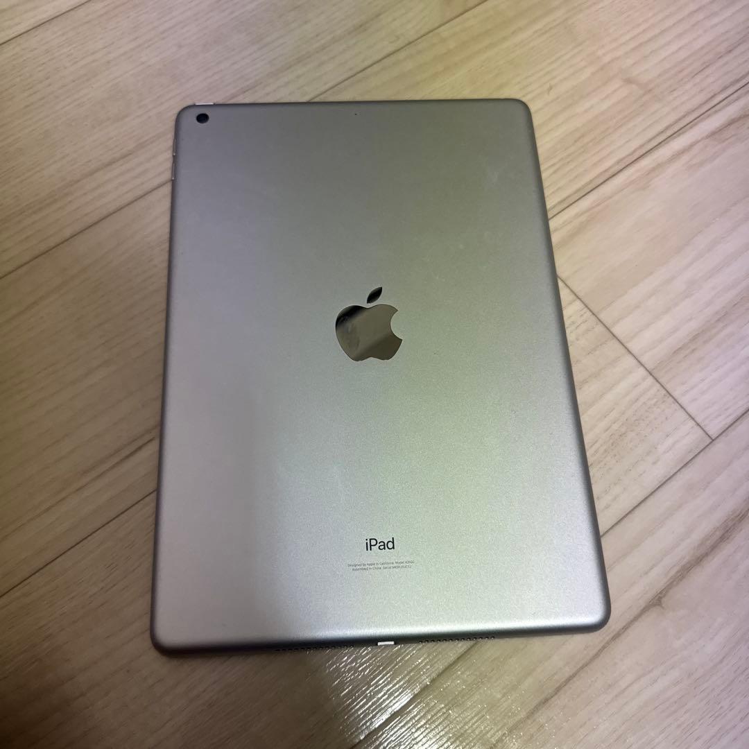 Apple iPad シルバー 本体（9世代）