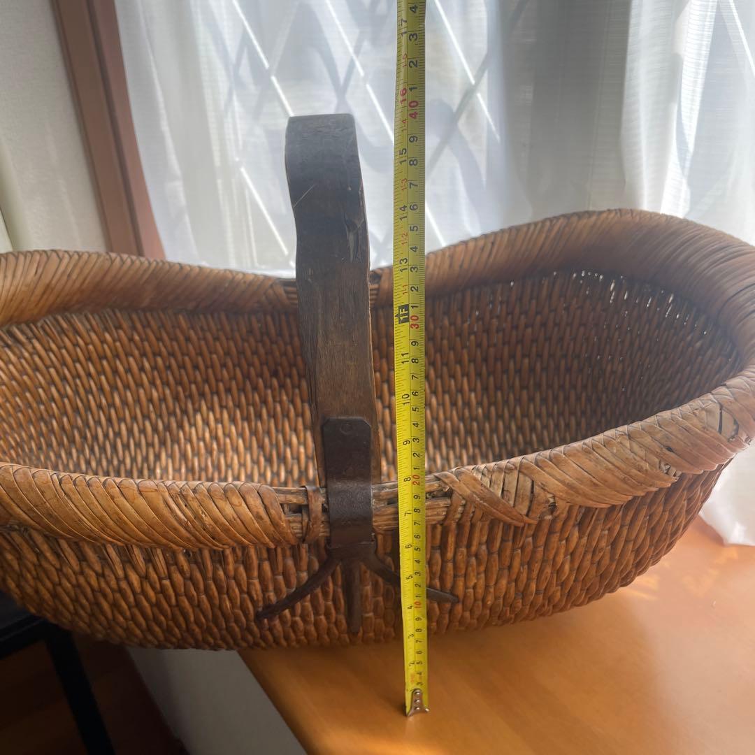 籐製　アンティーク　ハンドル付きバスケット