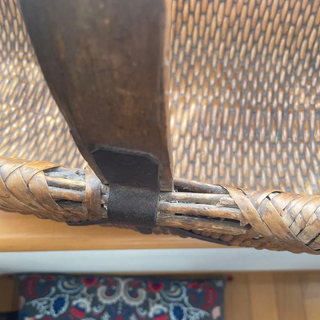 籐製　アンティーク　ハンドル付きバスケット