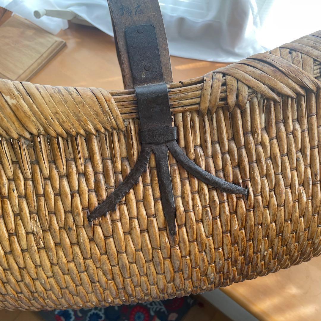 籐製　アンティーク　ハンドル付きバスケット