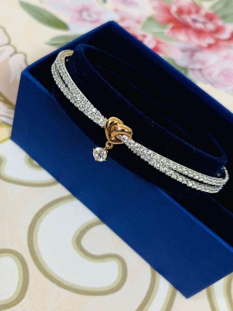 ほぼ新品スワロフスキーSwarovski Lifelong Heart バングル