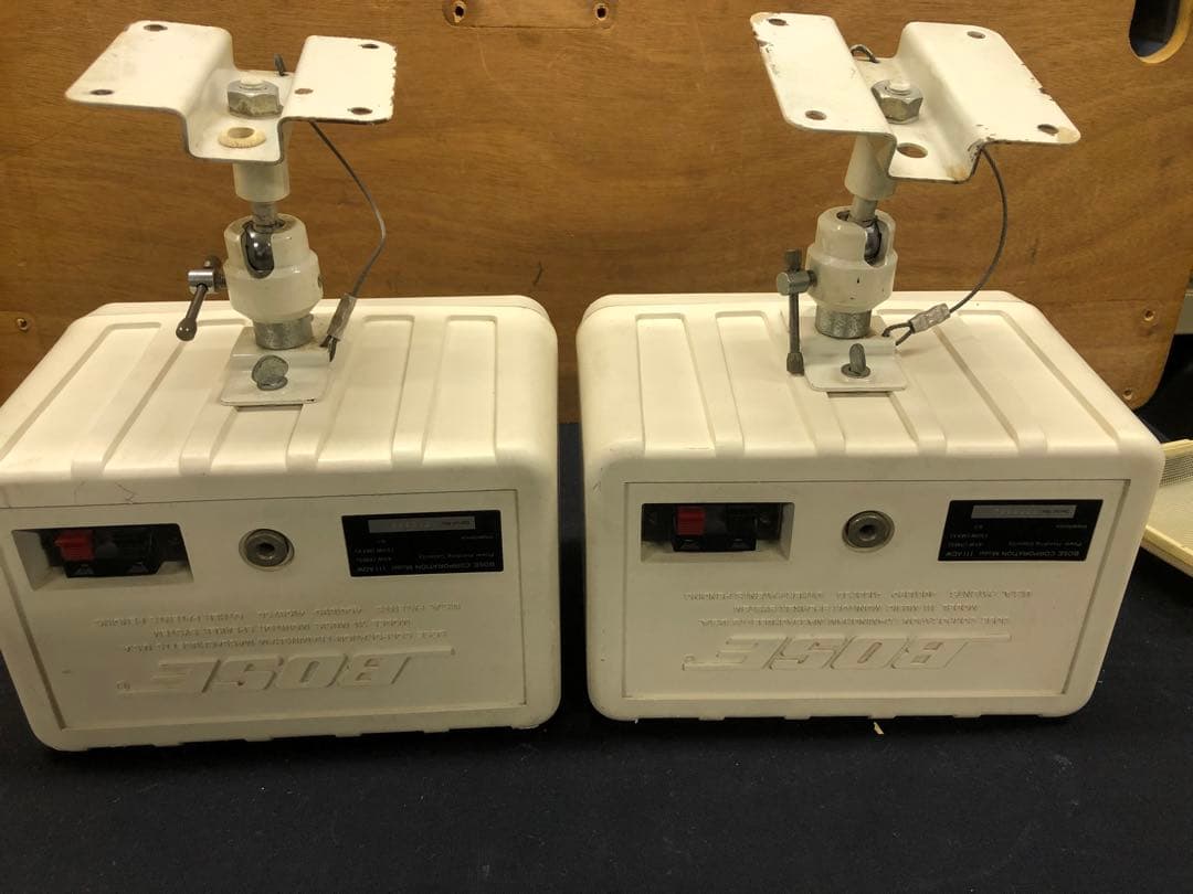 BOSE111ADW ペア 天井吊りブラケット付　中古