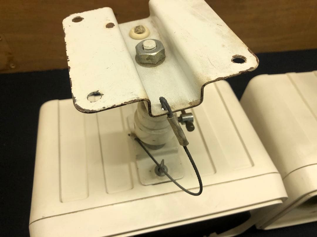 BOSE111ADW ペア 天井吊りブラケット付　中古