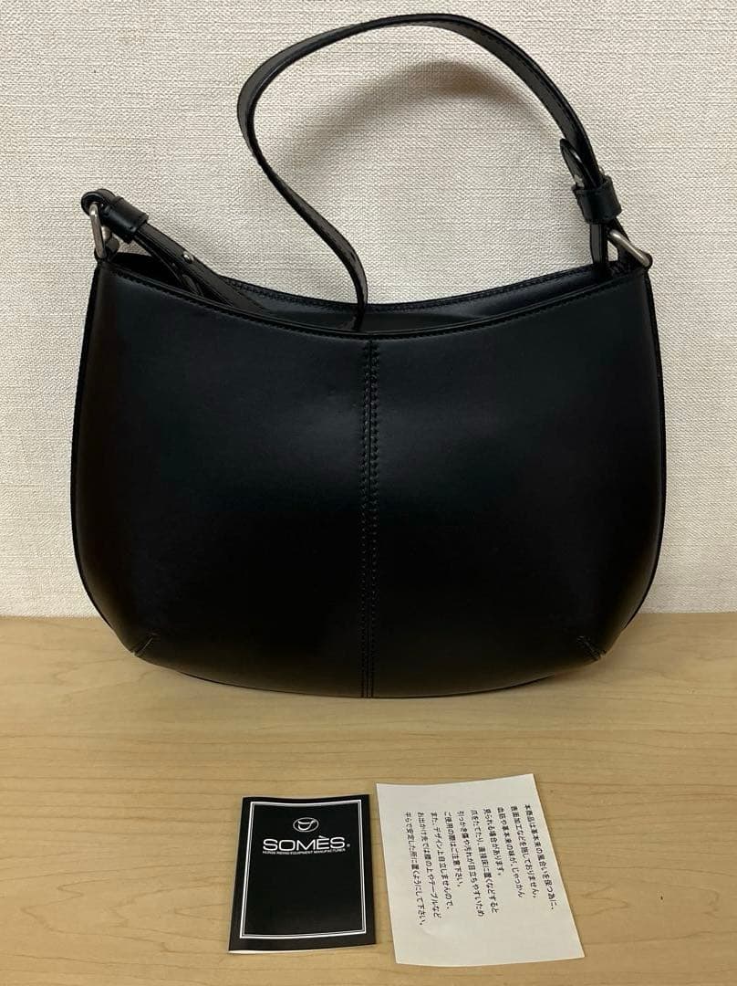 メスサドル　ラウンドバッグ　レザーバッグ　ブラック