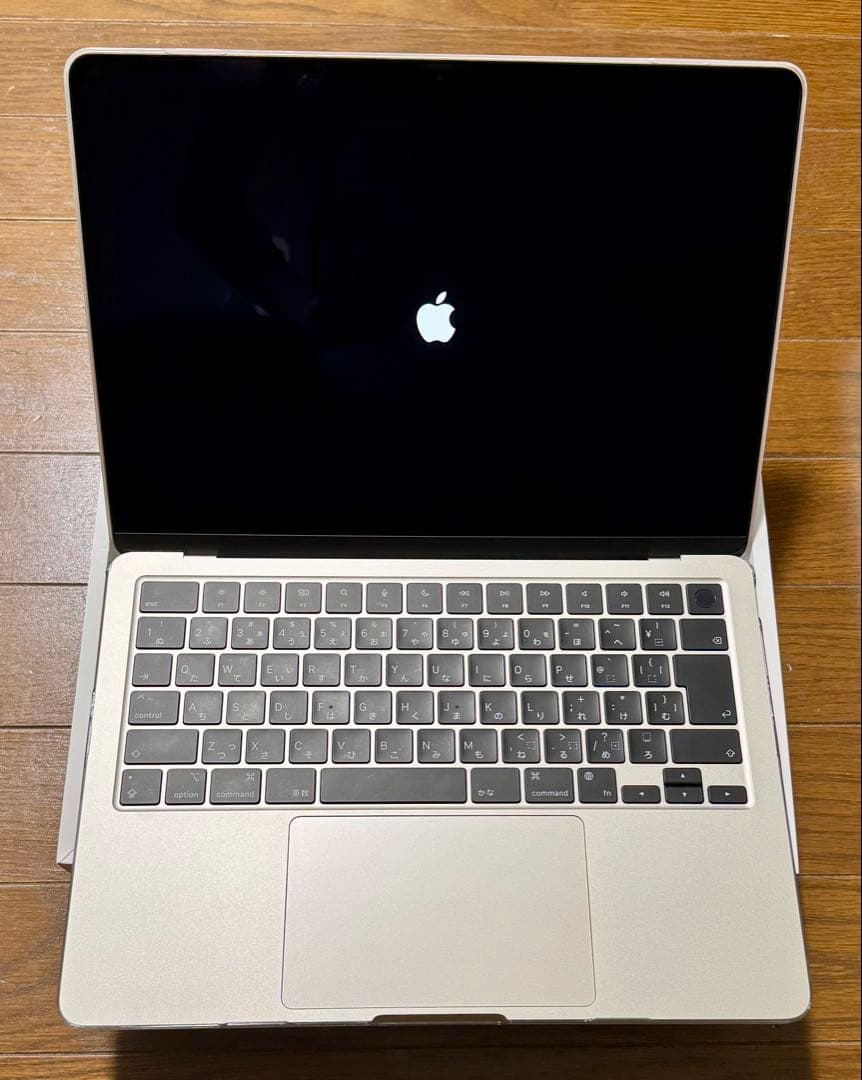 はなMacBook Air M2 13インチ　スターライト　ケース付き