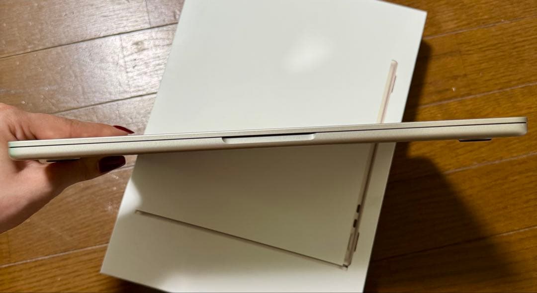 はなMacBook Air M2 13インチ　スターライト　ケース付き