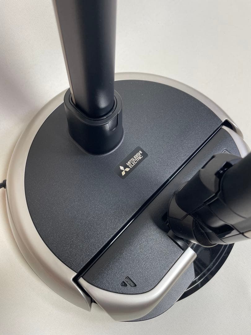 美品 三菱コードレススティッククリーナー　掃除機　サイクロン式　ZUBAQ