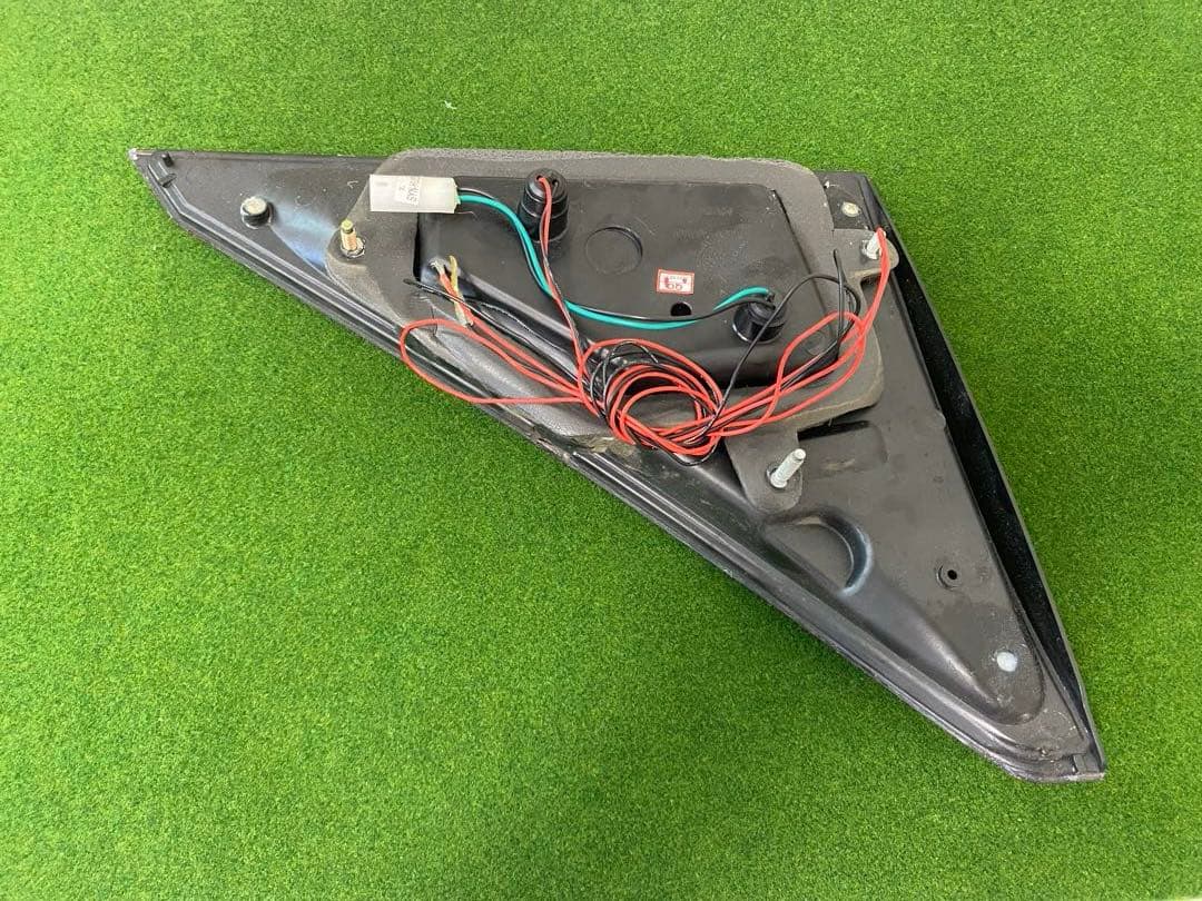 【クリスタルアイ（アルファード20系　テールランプ）】