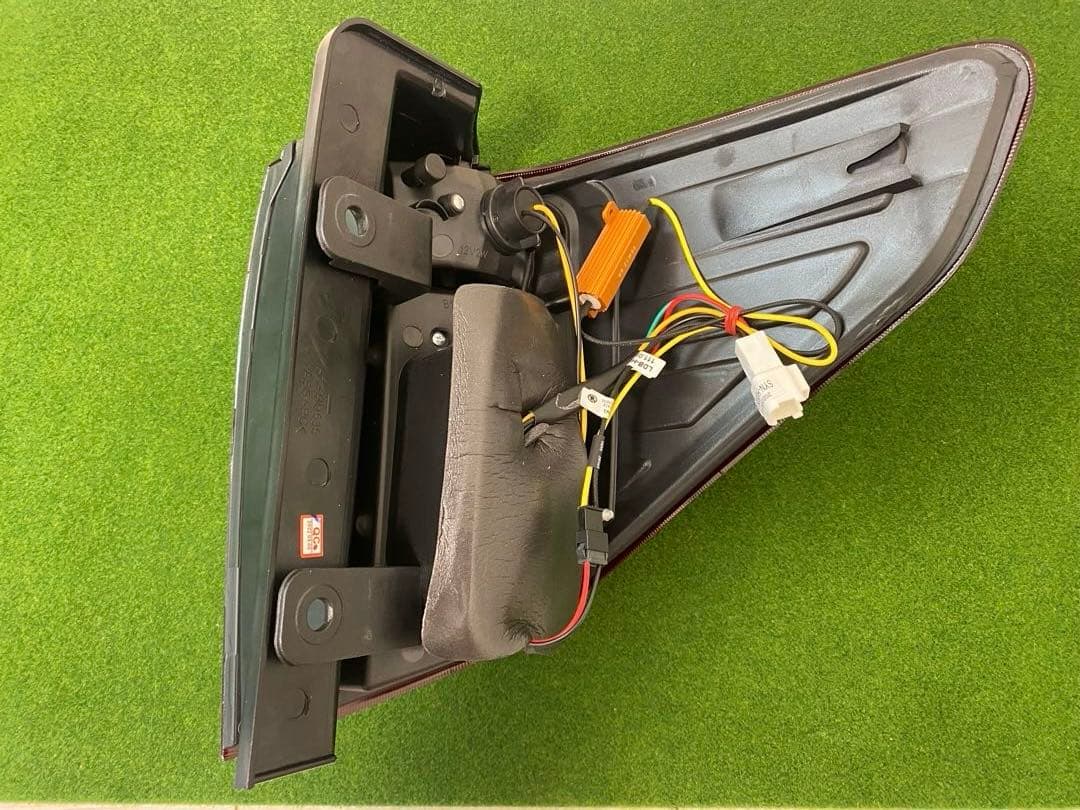 【クリスタルアイ（アルファード20系　テールランプ）】