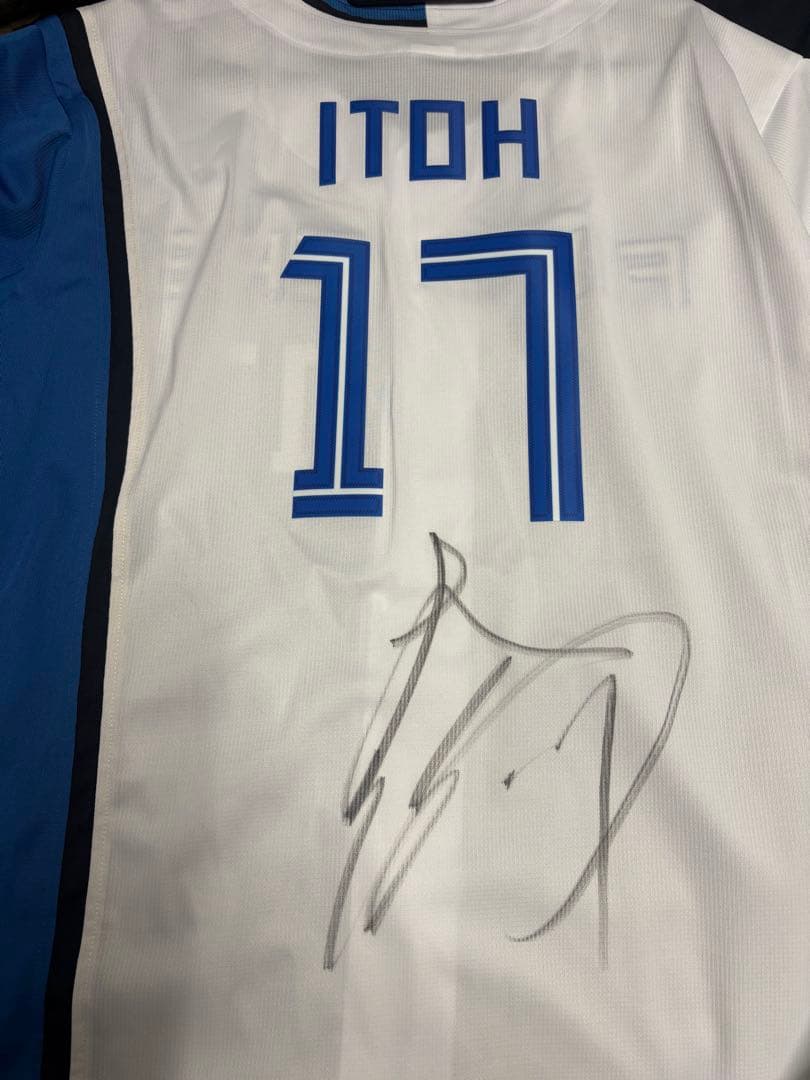 伊藤大海　サイン入りユニフォーム