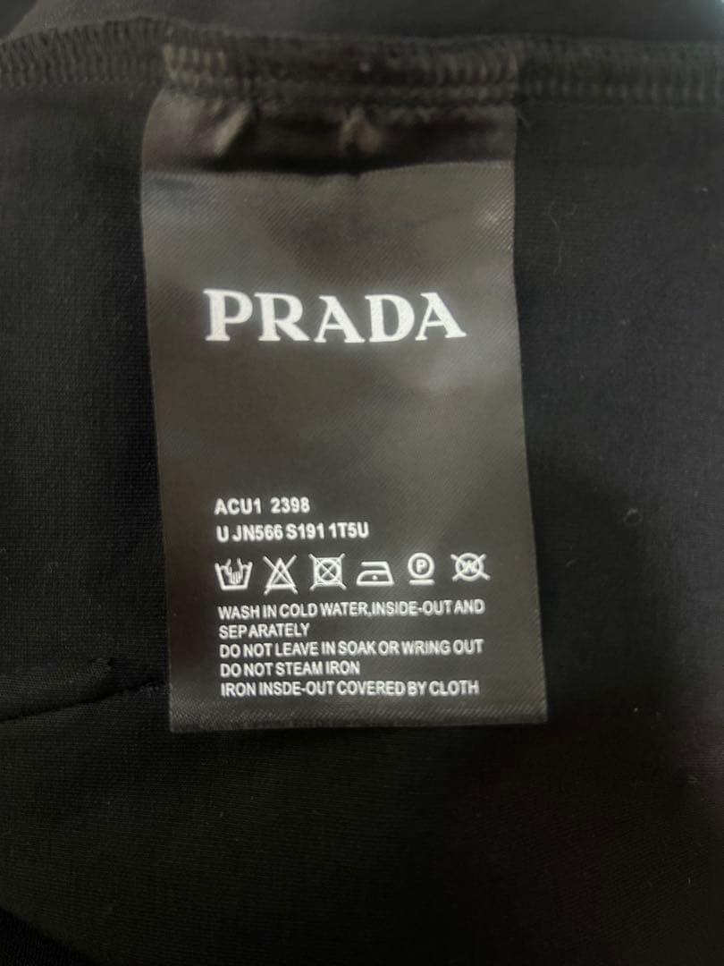 PRADA ブラック ジップアップパーカー