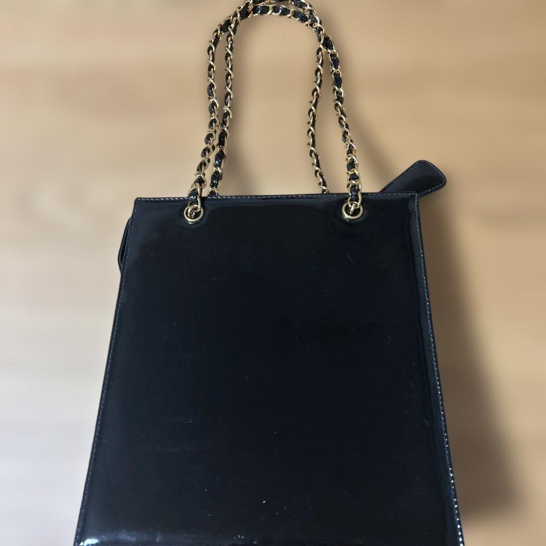 CHANEL 黒 エナメル パーティーバッグ