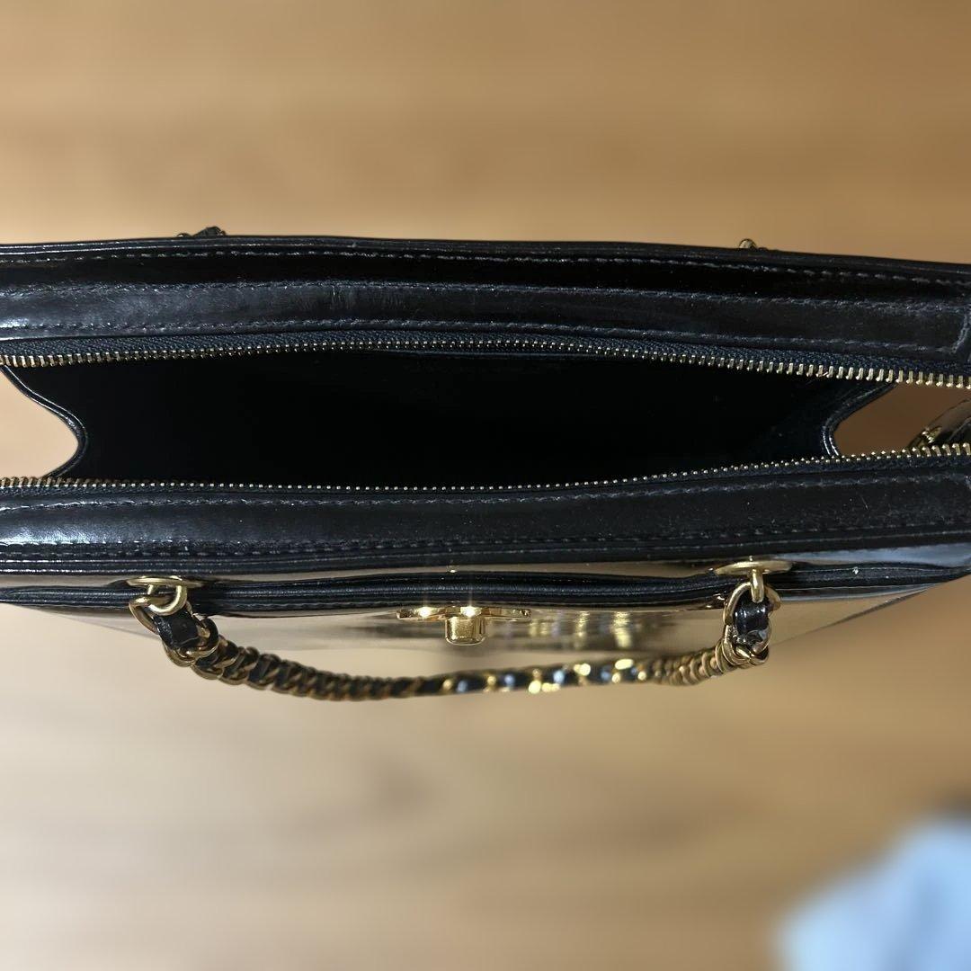 CHANEL 黒 エナメル パーティーバッグ