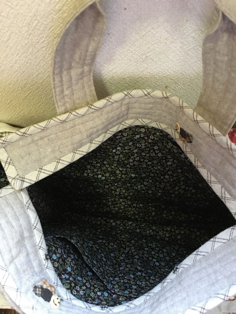 パッチワークキルトバック　大きめのトートバック　ワンコ &ミツバチ NO41