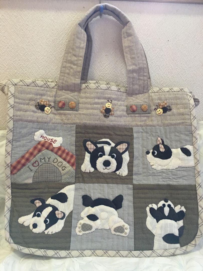 パッチワークキルトバック　大きめのトートバック　ワンコ &ミツバチ NO41