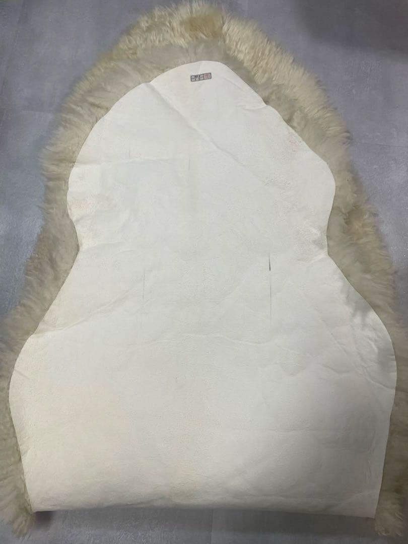 ニチロ毛皮株式会社　高級羊毛ムートンラグ　約194×68cm