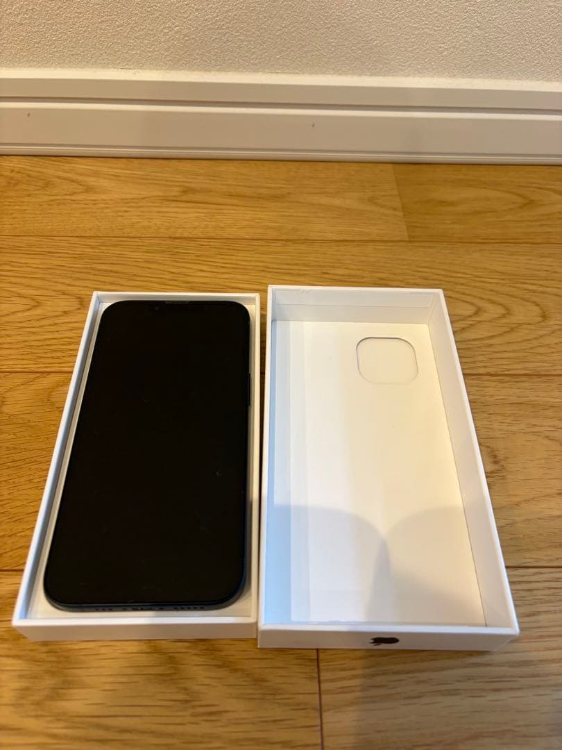 Apple iPhone 13 ブラック 本体（箱付き）美品