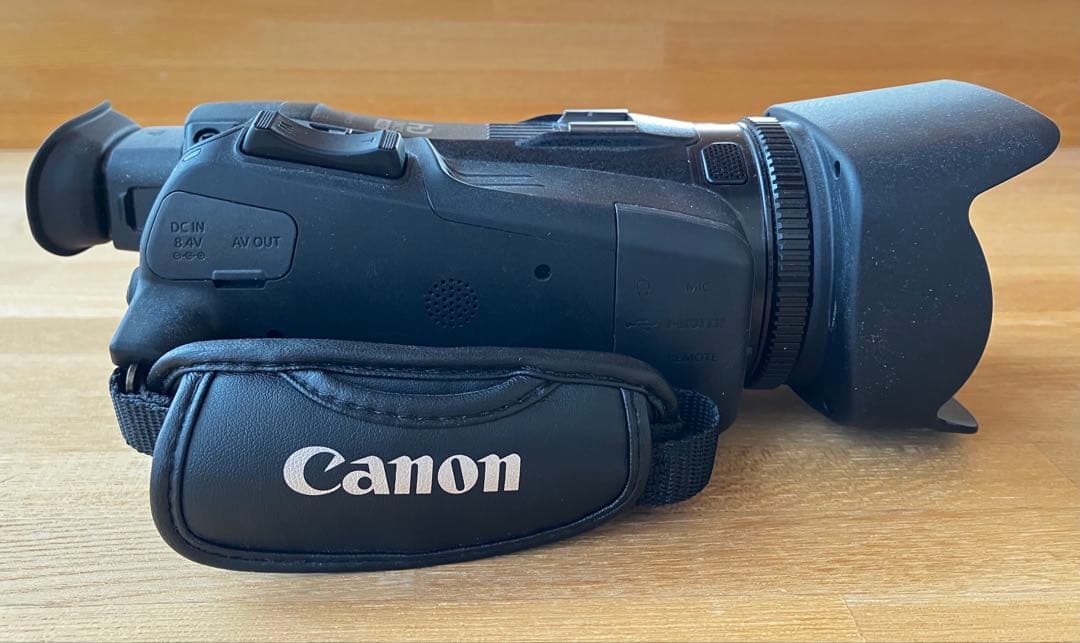 Canon XA30 業務用ビデオカメラ　美品　専用バッグ付　キャノン