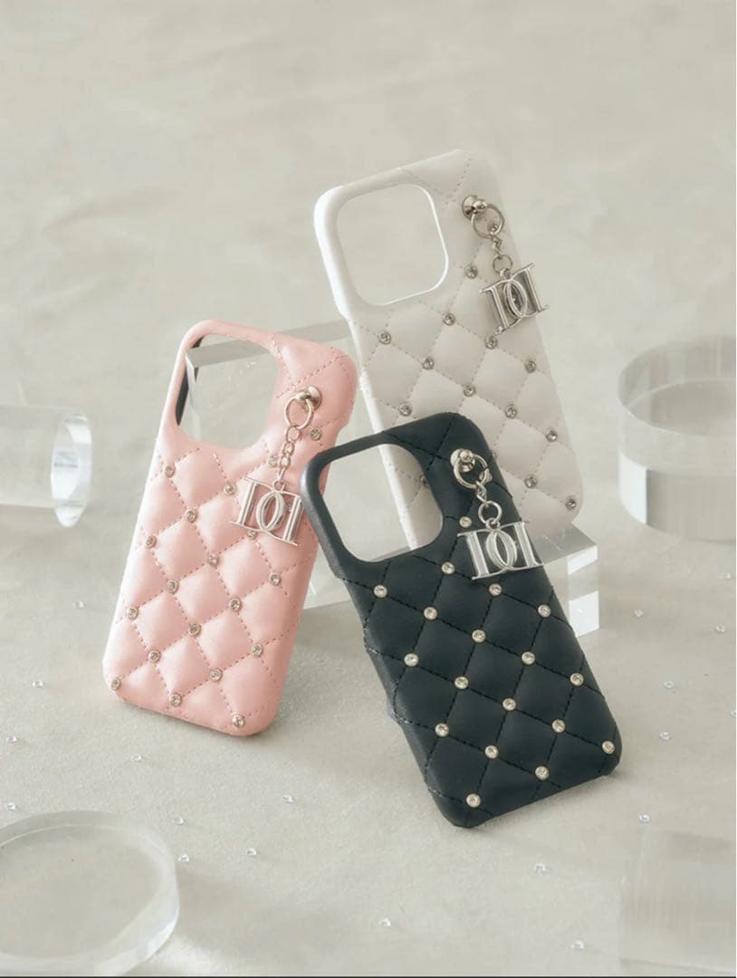 ダーリッチ キルティングビジューDDチャームiPhoneケース 15pro