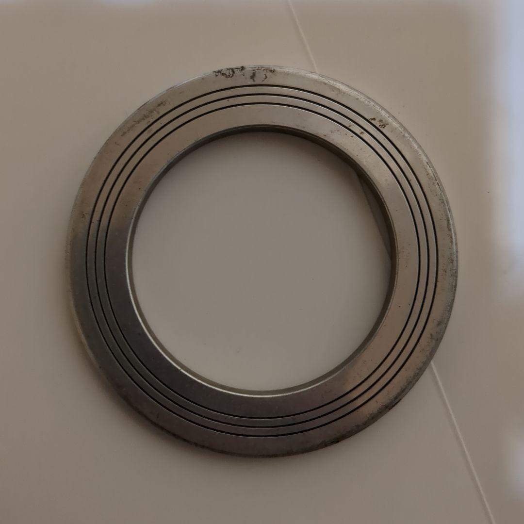 ナルディウッドステアリング、ホーンボタン、取り付けネジ。