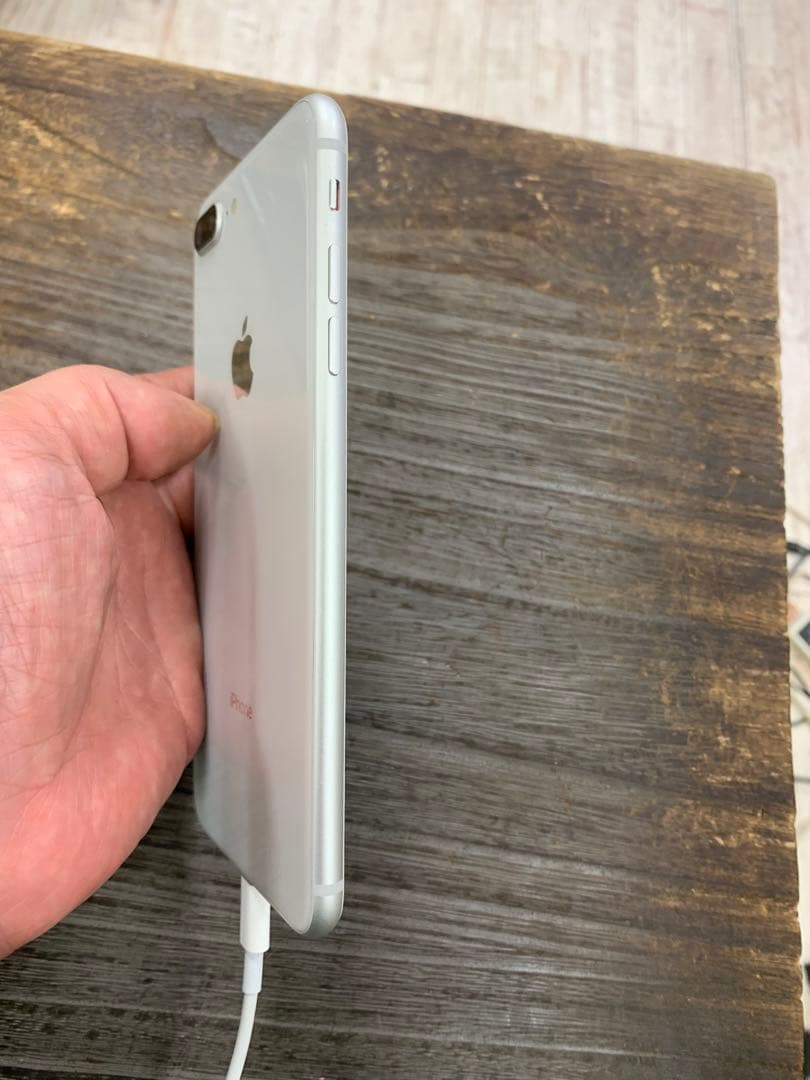 Apple iPhone 8 Plus シルバー 64 GB