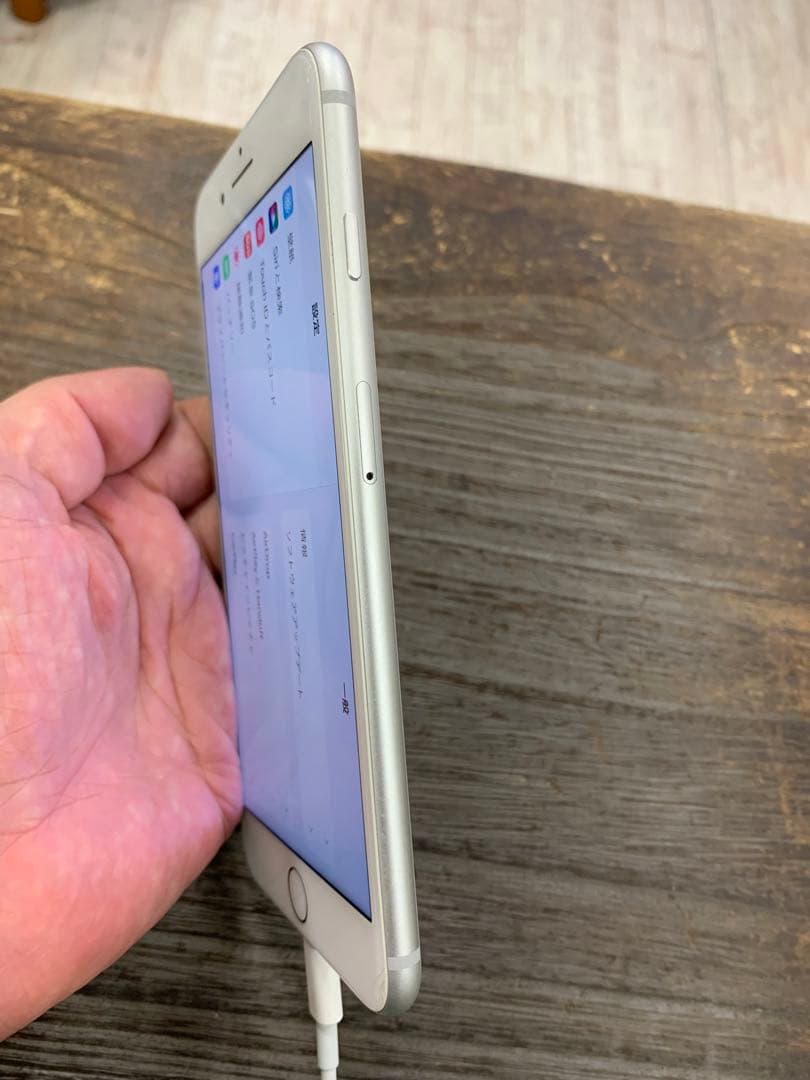 Apple iPhone 8 Plus シルバー 64 GB