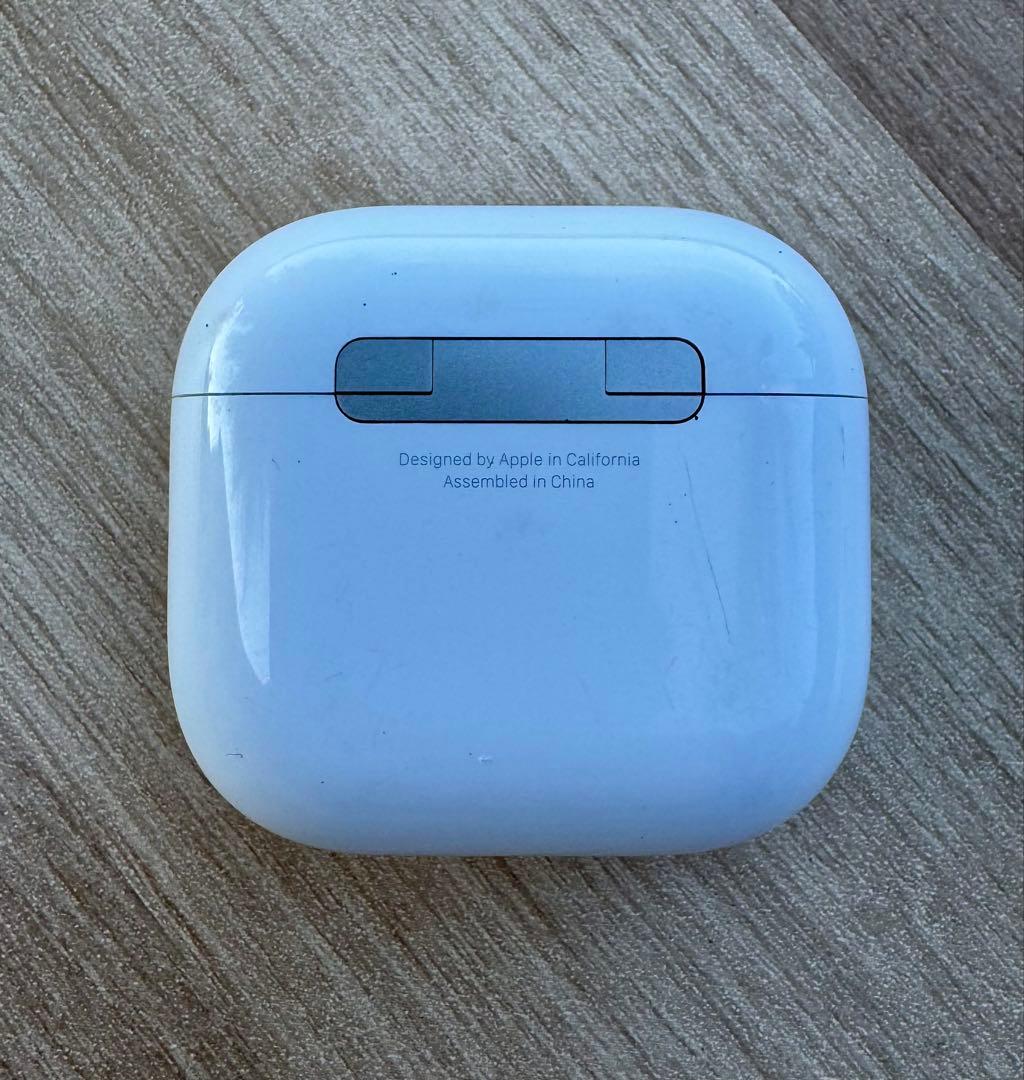 Apple AirPods 4 【ノイズキャンセリング非搭載】