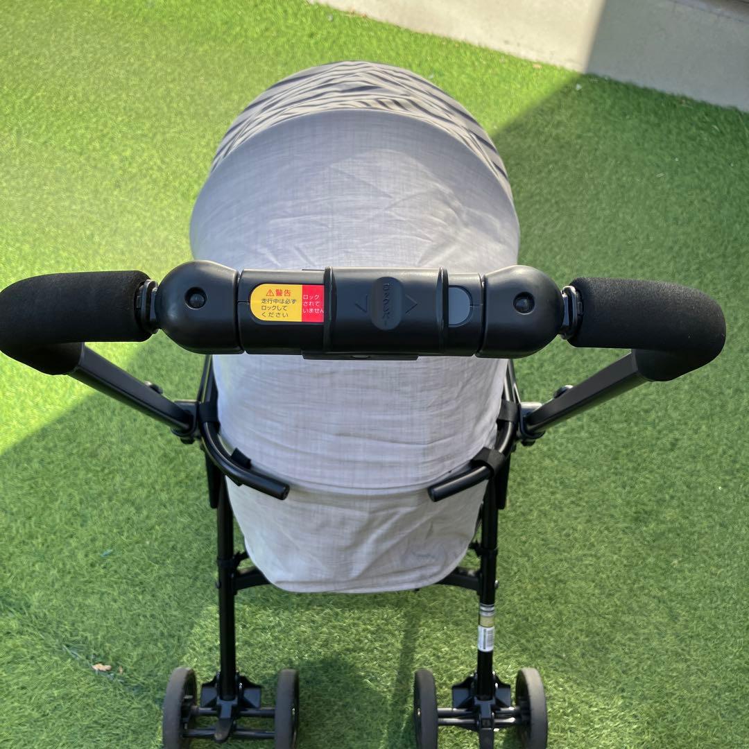コンビ　コムペット　ミリミリライト　グレー ストライプデザイン ペットカート