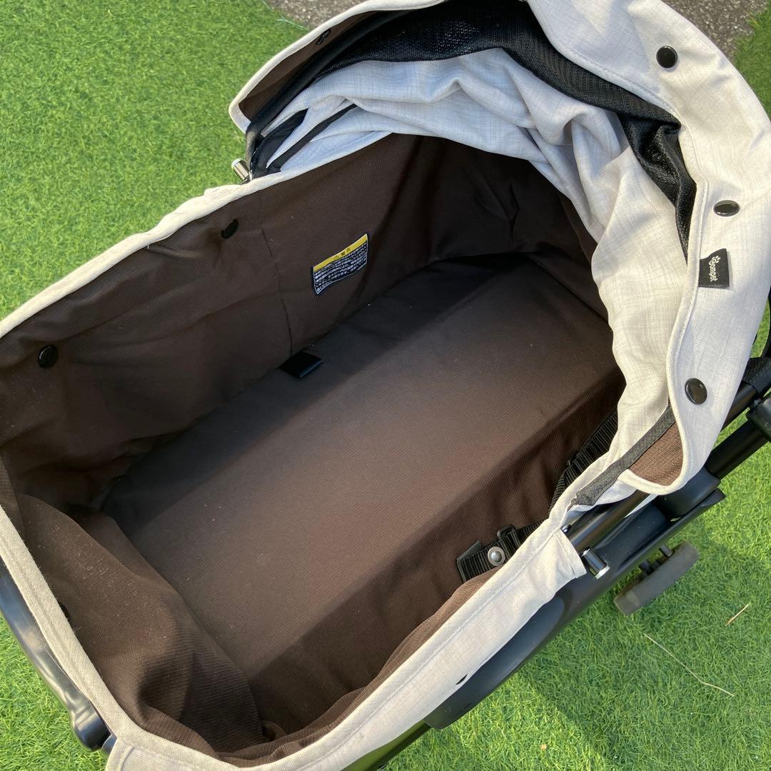 コンビ　コムペット　ミリミリライト　グレー ストライプデザイン ペットカート